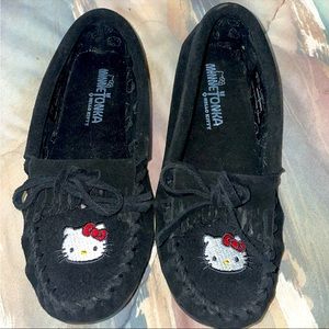 hello kitty minnetonka shoes